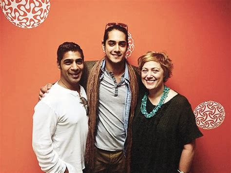 Avan Jogia Father Mike Jogia And Mother Wendy。